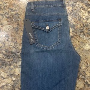 Apt 9 Woman's Capris. Size 10